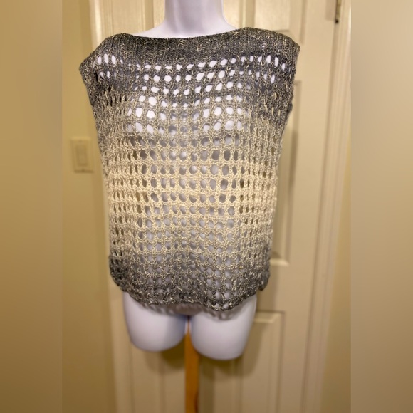 Lovely hand crochet ombré gray/cream cap sleeve top, Size: M - Picture 2 of 5